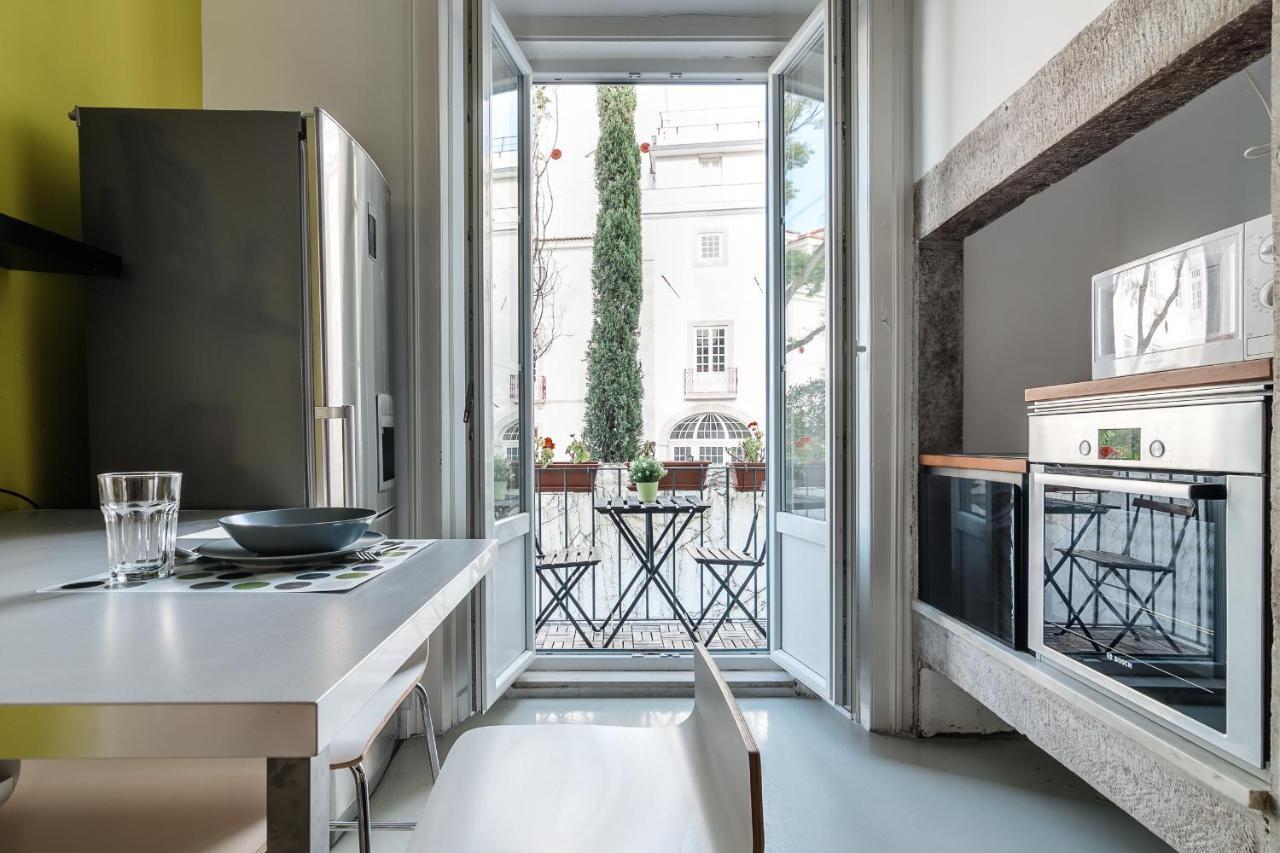 Elegant 3 Bedroom Flat With View In Principe Real Лиссабон Экстерьер фото